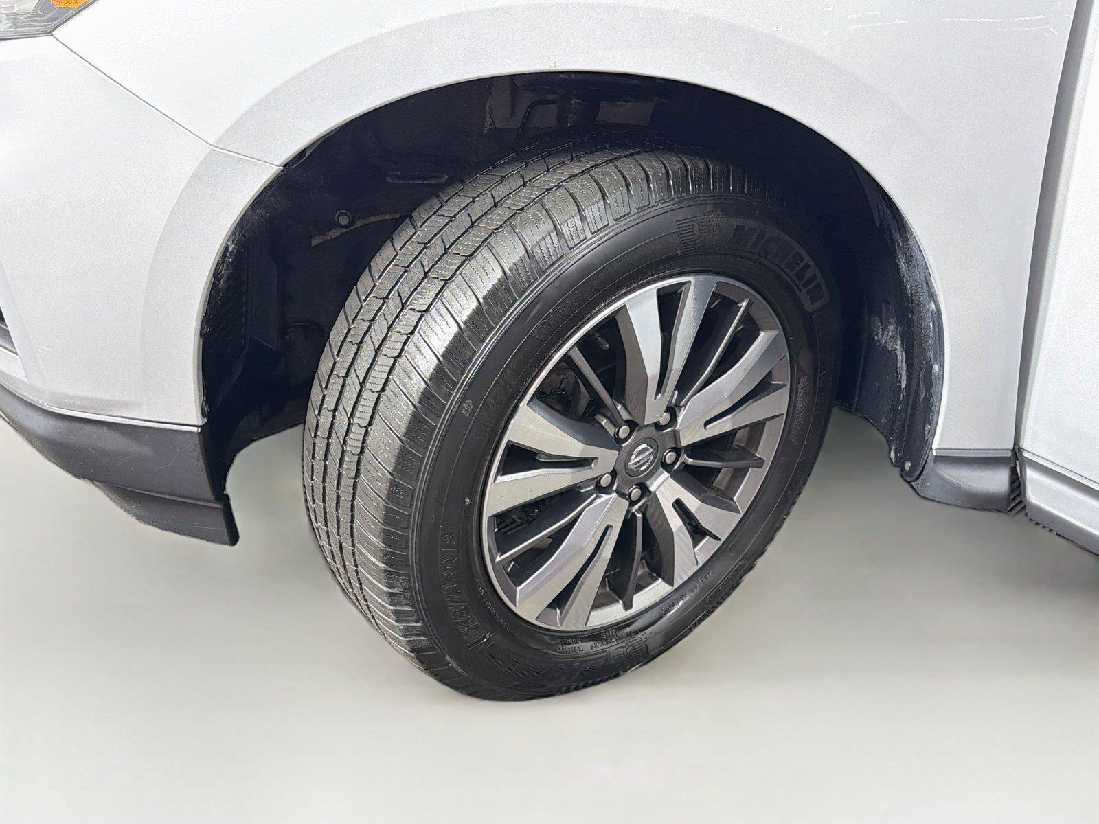 Used 2019 Nissan Pathfinder SV AWD/4WD image 36