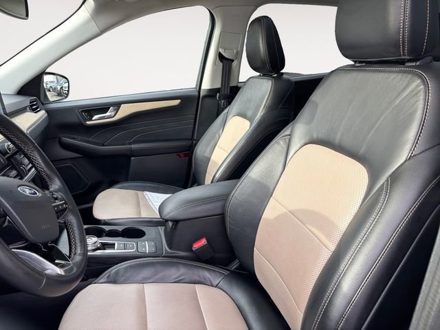 Used 2021 Ford Escape Titanium w/ Titanium Premium Package FWD image 9