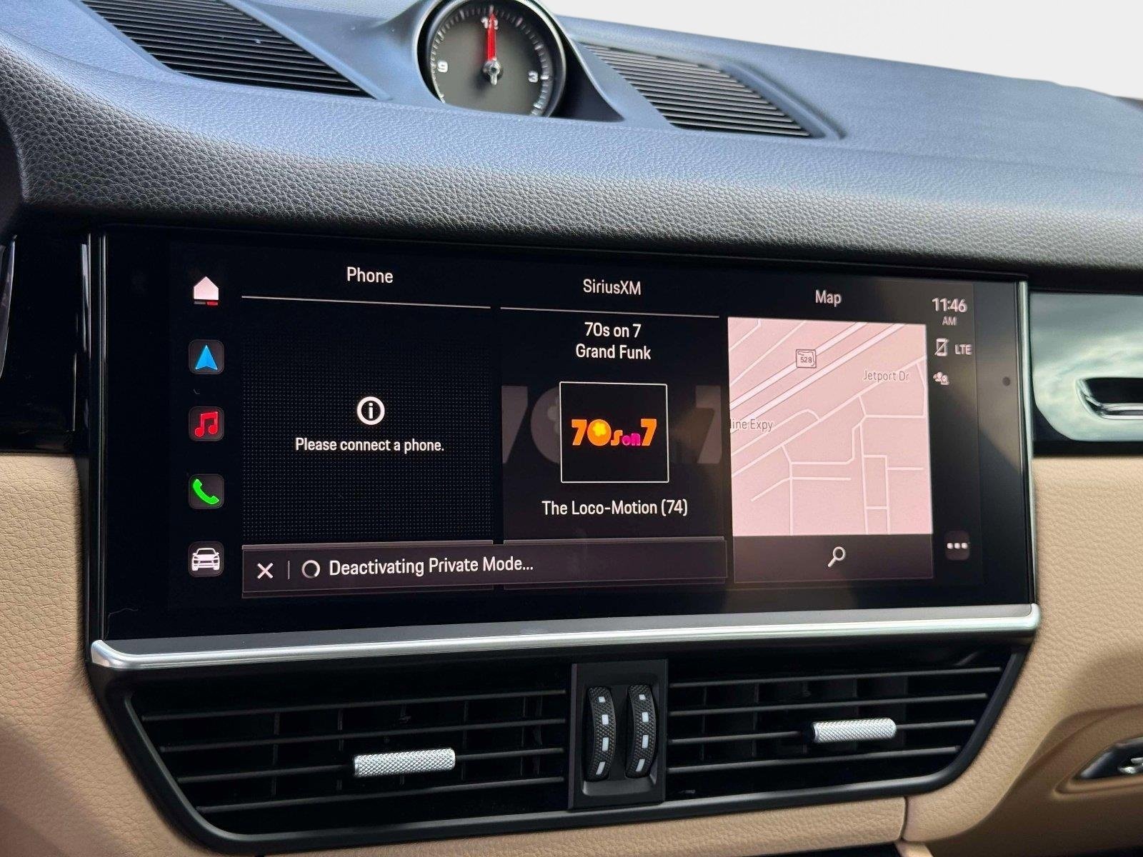 Used 2022 Porsche Cayenne w/ Premium Package image 48