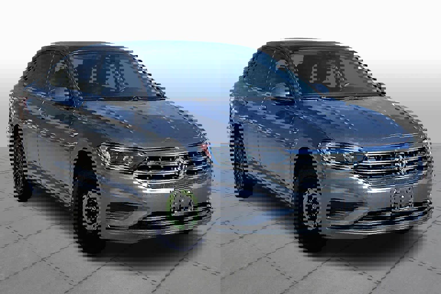 Used 2019 Volkswagen Jetta SEL w/ Cold Weather Package image 3