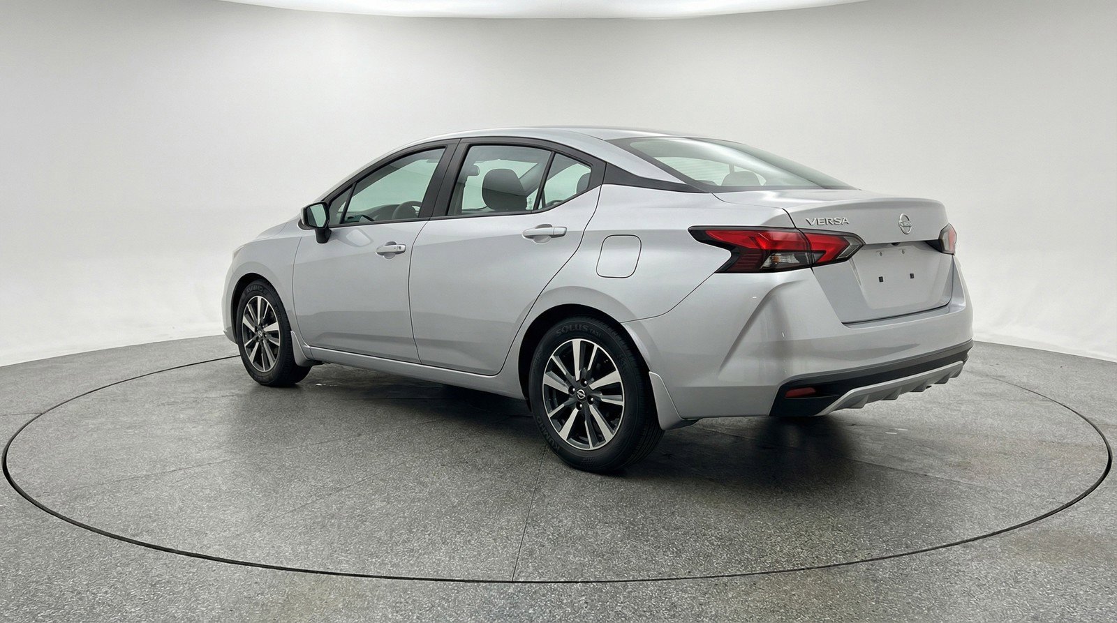 Used 2025 Nissan Versa SV image 6