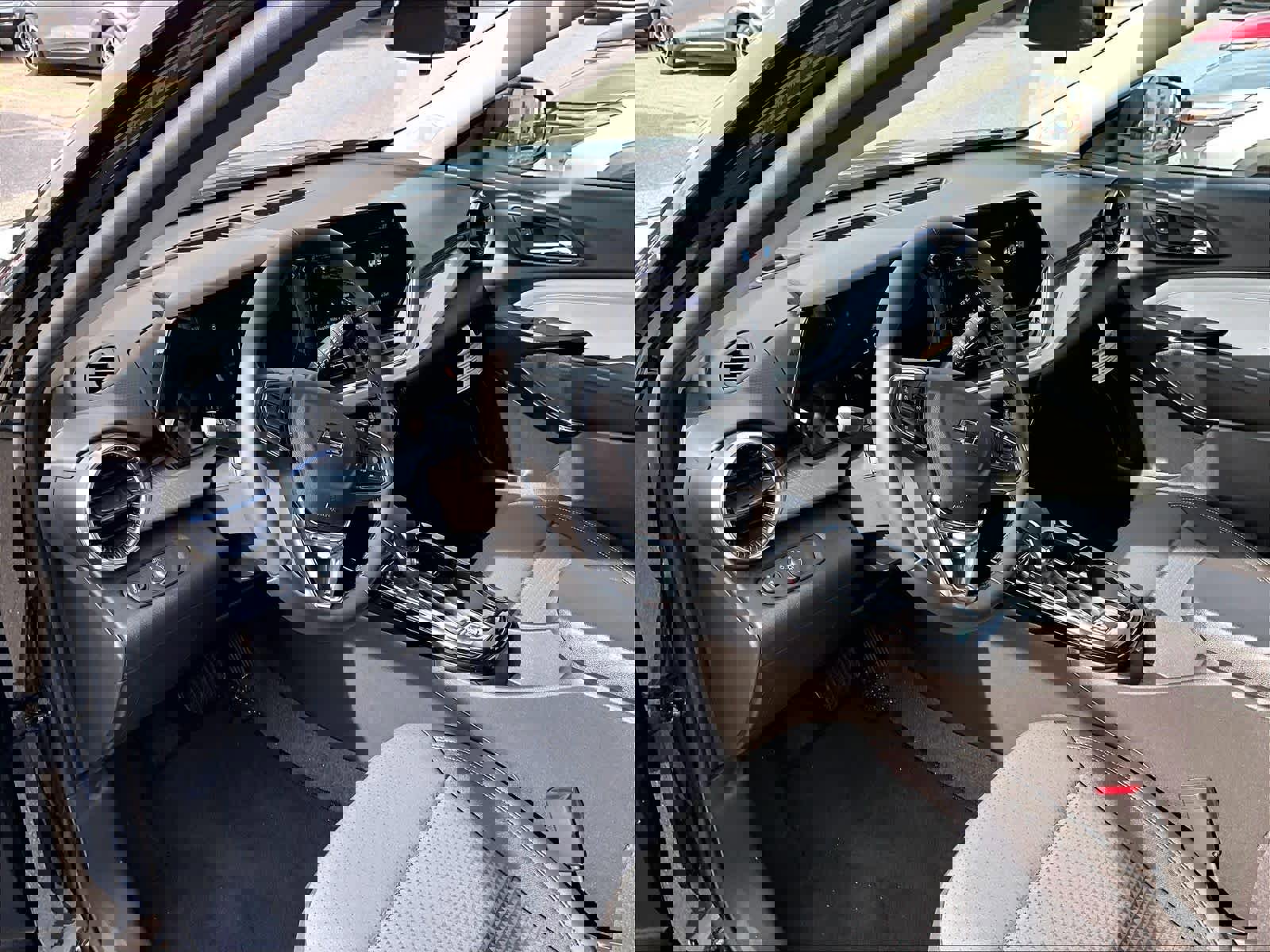 New 2026 Chevrolet Trax LT w/ Midnight Edition FWD image 9