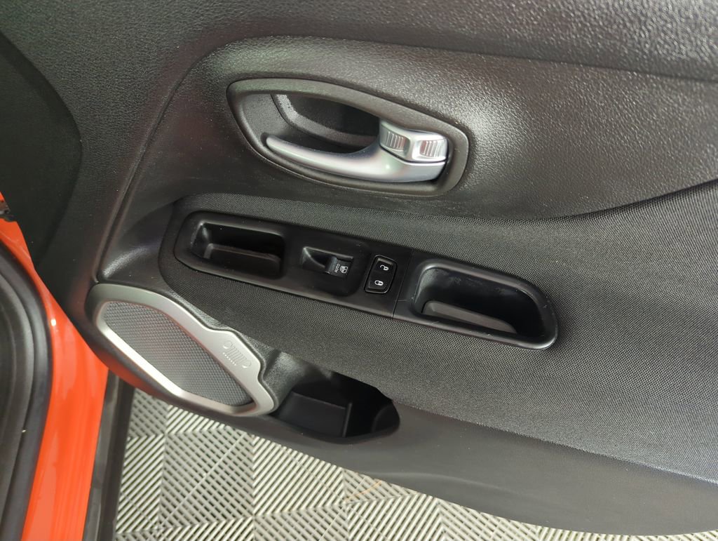 Used 2021 Jeep Renegade Latitude image 33