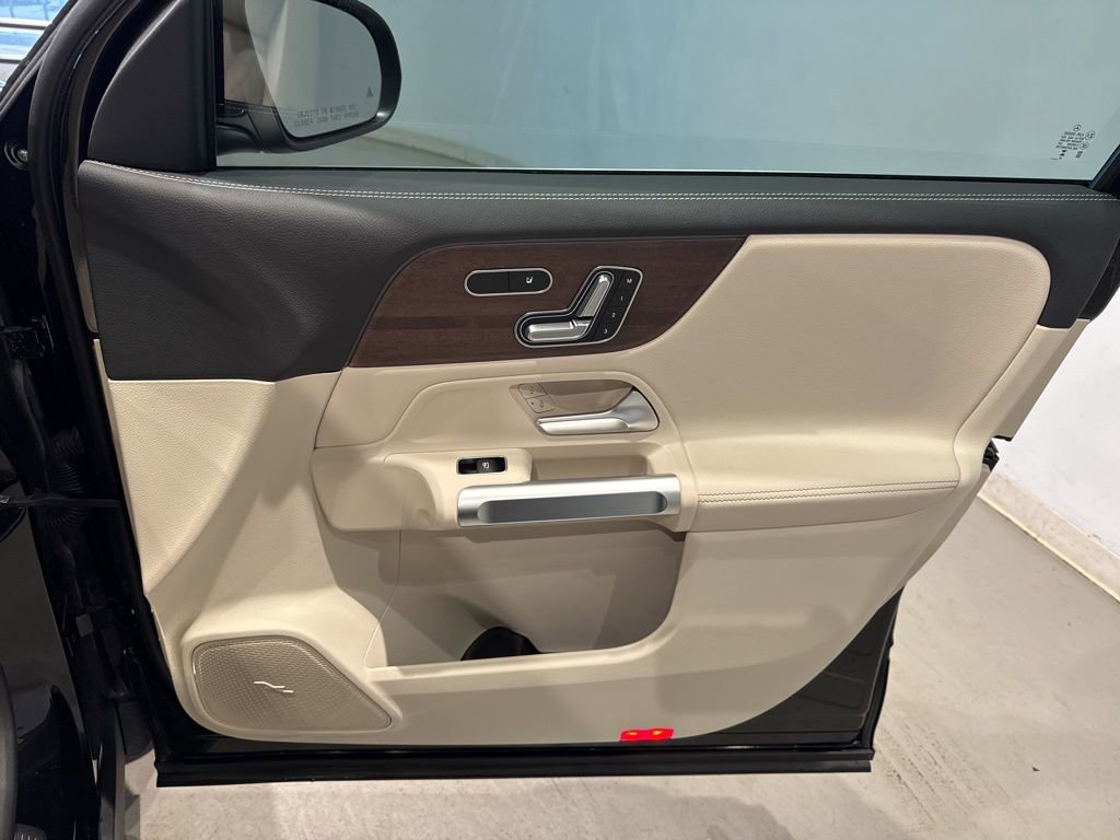 Used 2023 Mercedes-Benz EQB 300 4MATIC w/ Exclusive Package image 37