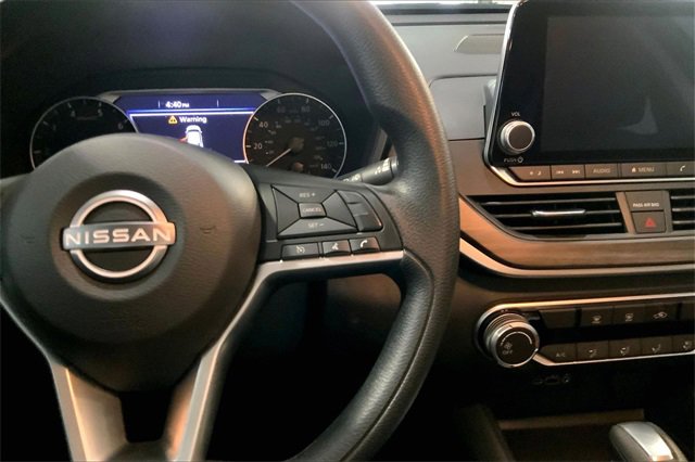 Used 2025 Nissan Altima 2.5 SV image 18