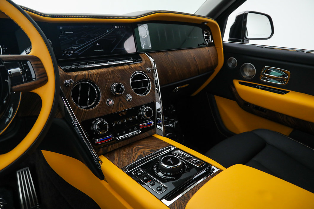 Used 2025 Rolls-Royce Cullinan AWD/4WD image 38
