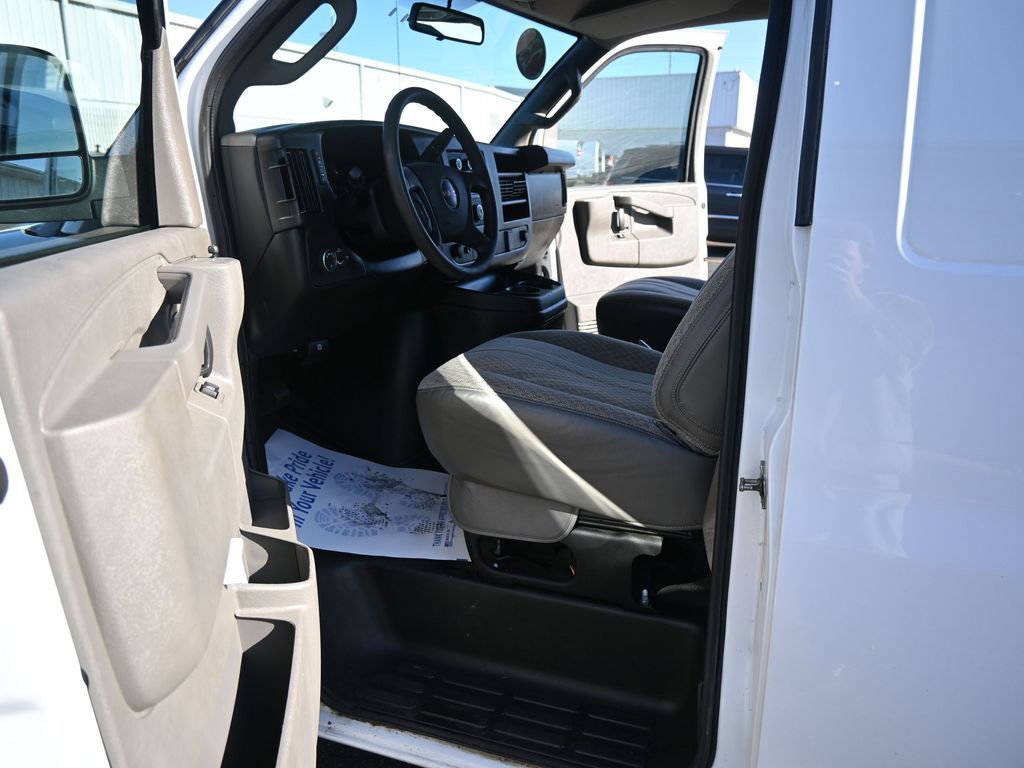 Used 2023 GMC Savana 2500 Extended w/ Enhanced Convenience Package image 40