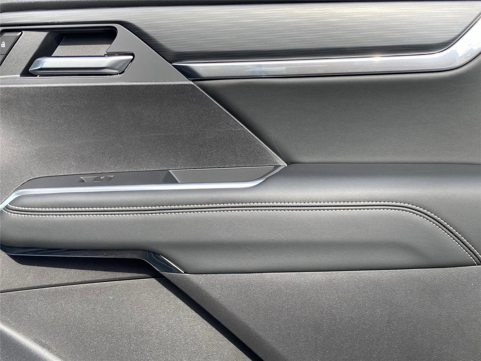 New 2026 GMC Acadia Elevation w/ Elevation Premium Package FWD image 32