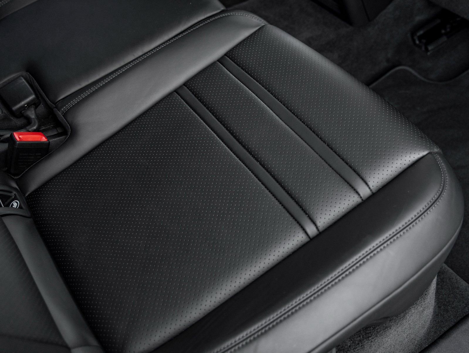 Used 2023 Porsche Cayenne image 38