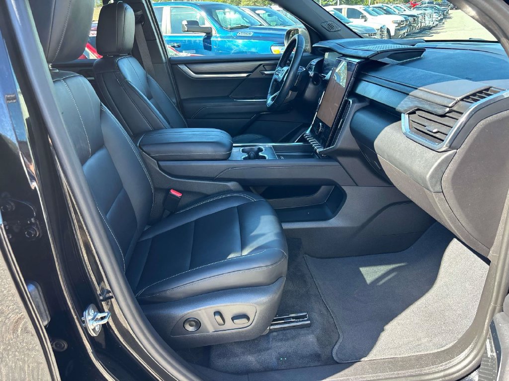 Used 2024 GMC Acadia Elevation w/ Luxury Package AWD/4WD image 22