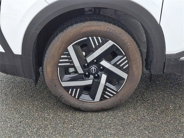 Used 2025 Nissan Kicks SV image 8