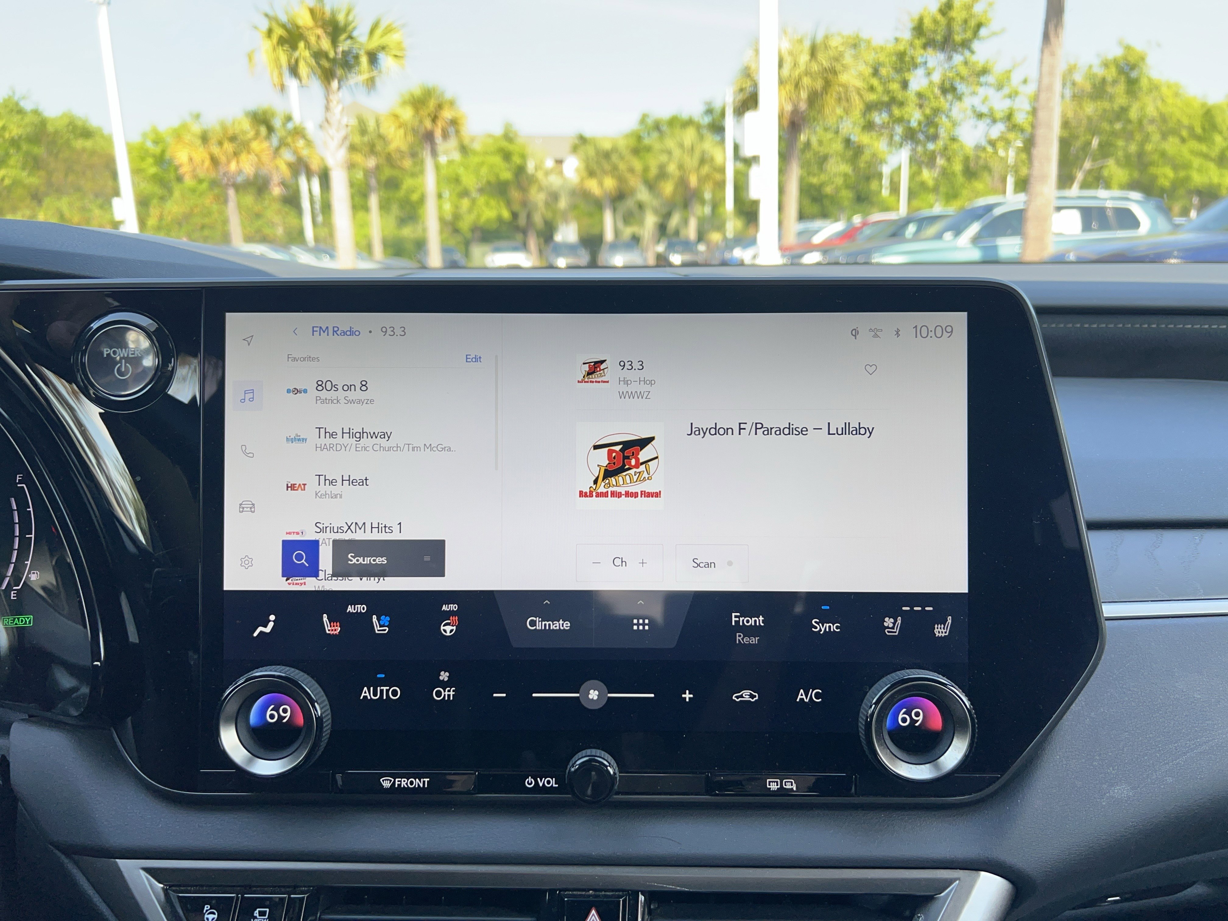 Used 2023 Lexus RX 350 w/ Accessory Package (Z1) AWD/4WD image 23