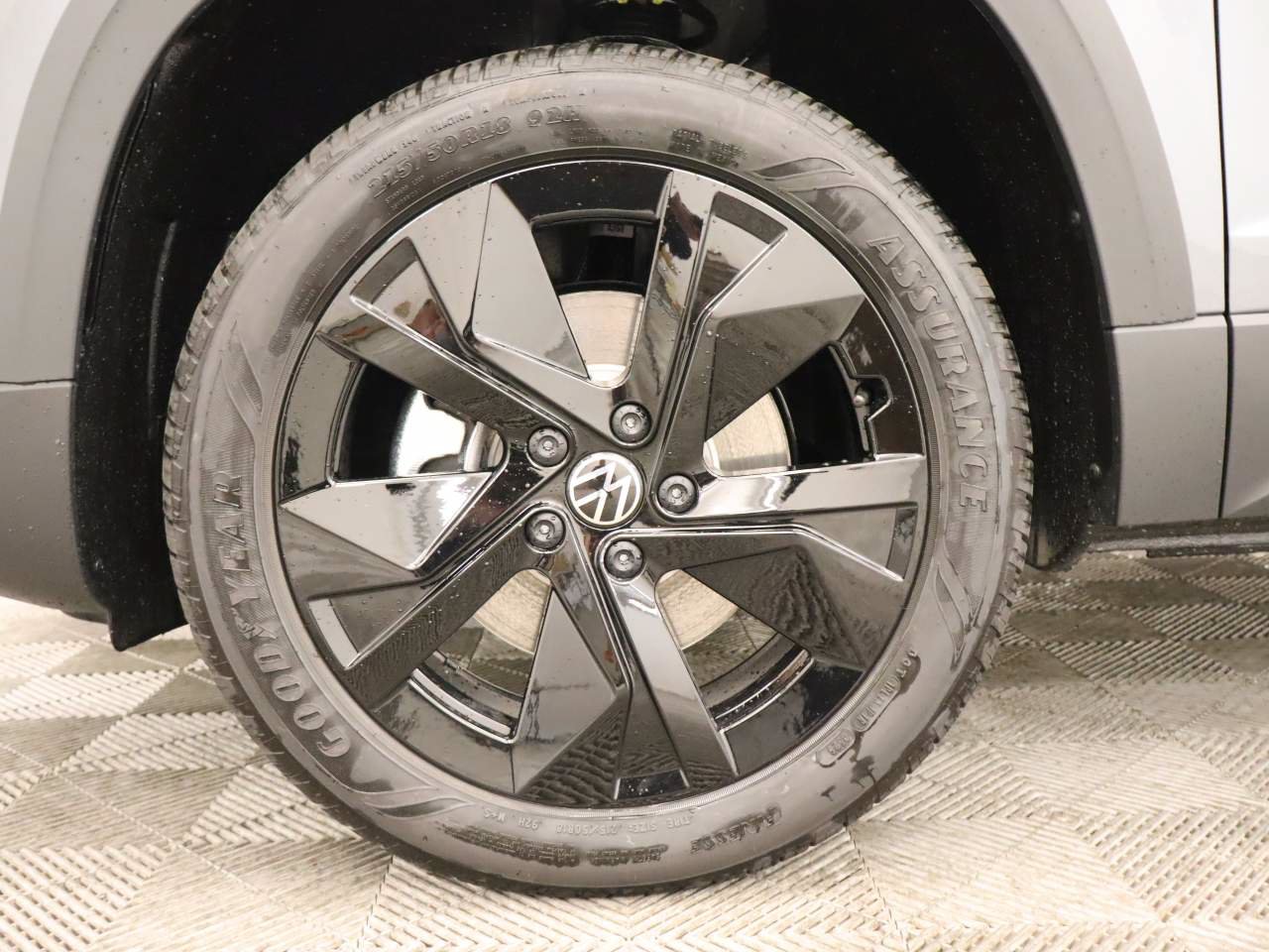 New 2026 Volkswagen Taos SE FWD image 6