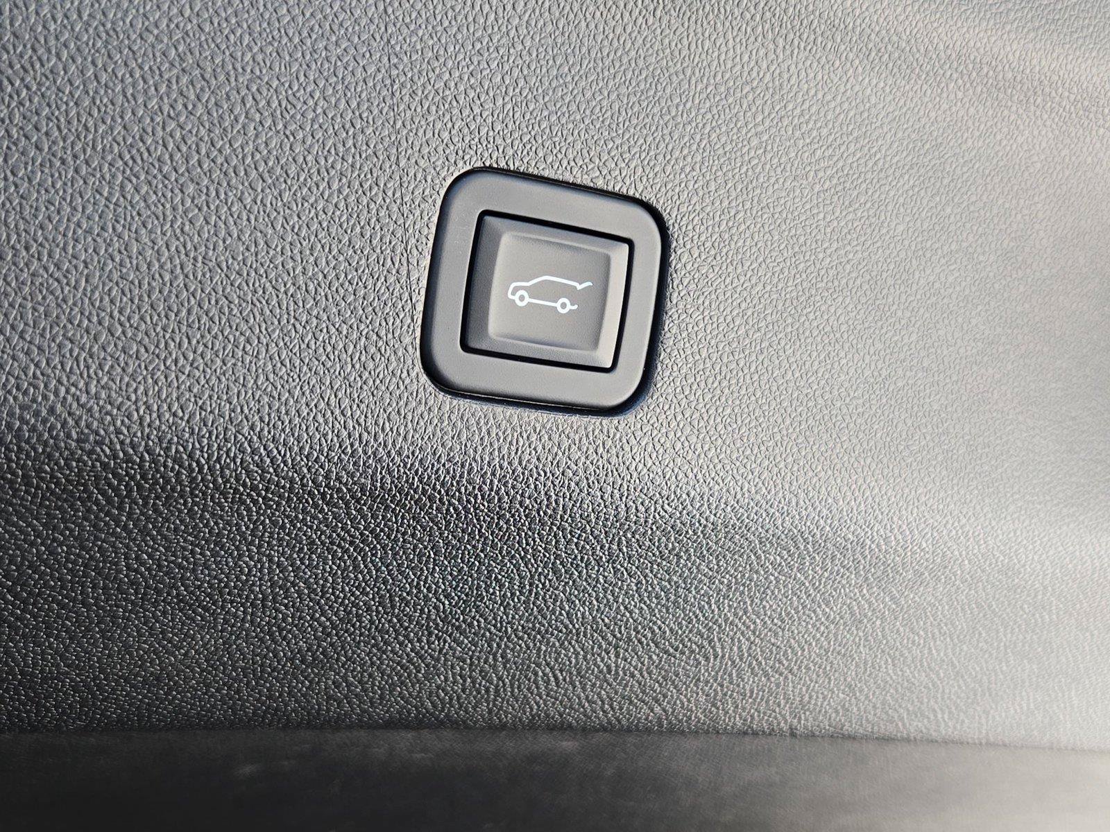 Used 2025 Chevrolet Tahoe Premier AWD/4WD image 32