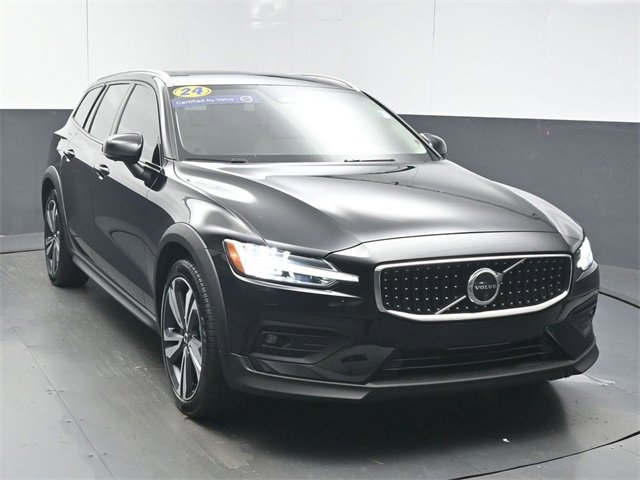 Used 2024 Volvo V60 B5 Cross Country Plus image 2