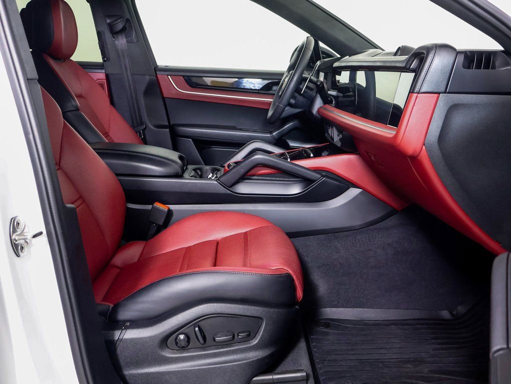 Certified 2025 Porsche Cayenne GTS image 8