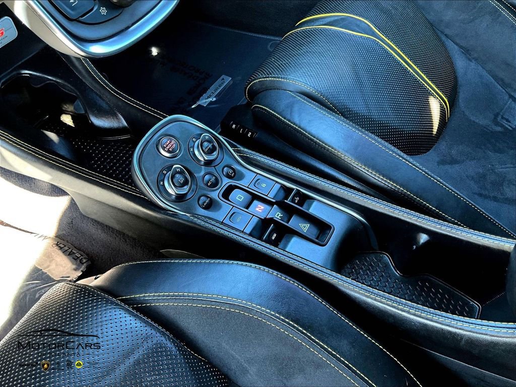Used 2018 McLaren 570S Spider image 15