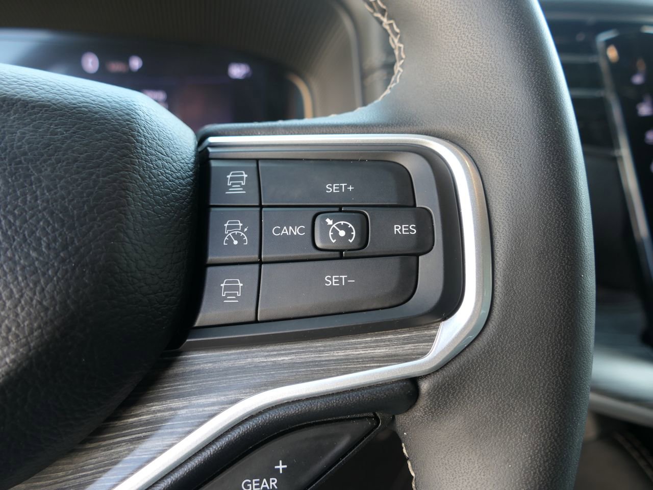 Used 2024 Jeep Wagoneer L Series II image 17