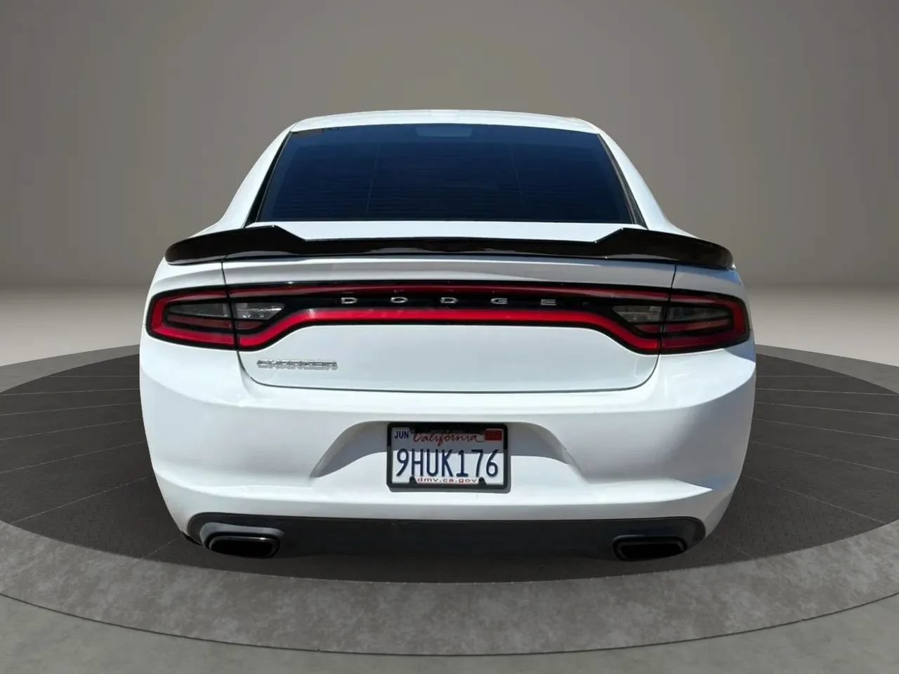 Used 2017 Dodge Charger SE RWD image 7