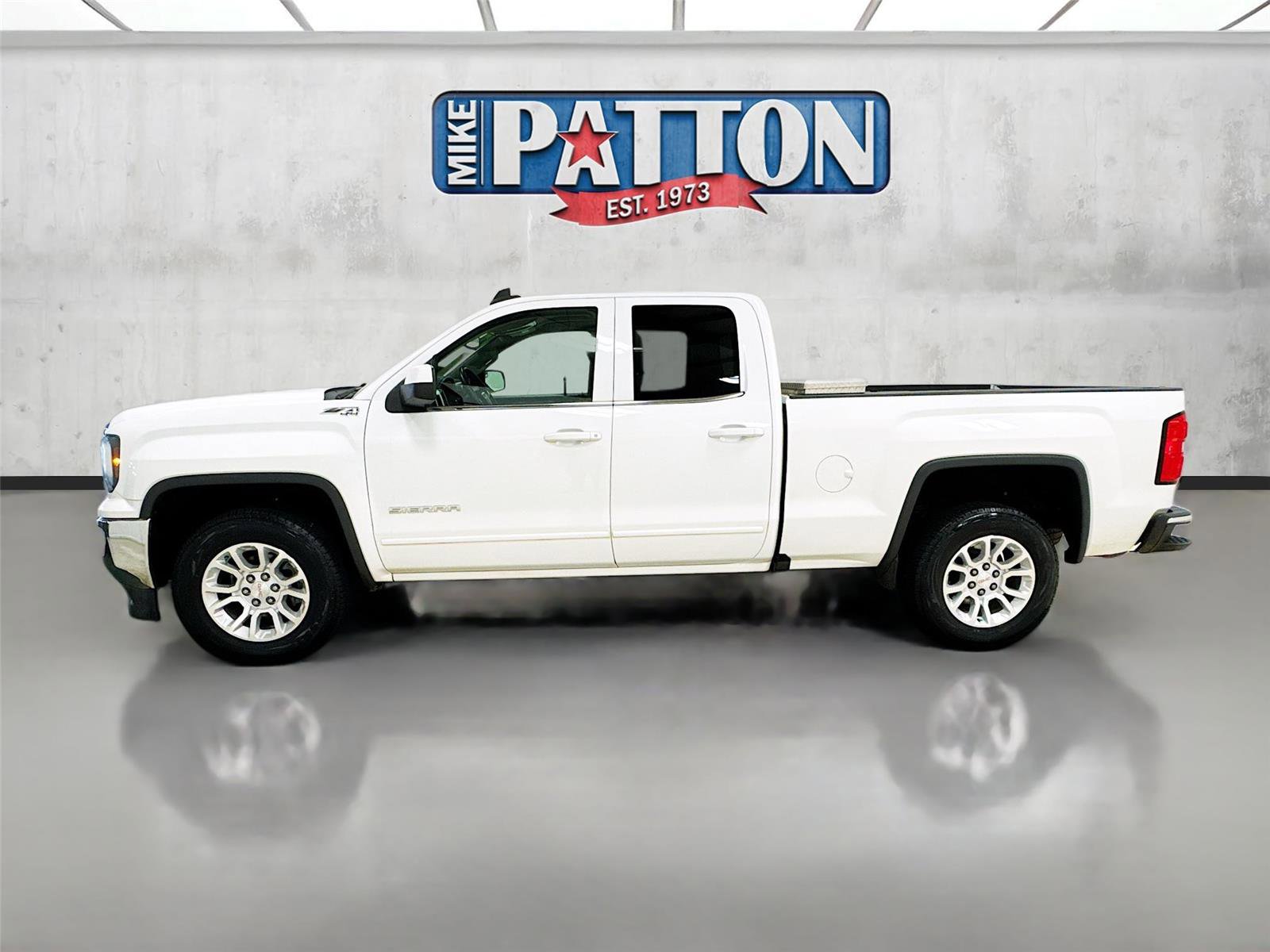Used 2017 GMC Sierra 1500 SLE w/ SLE Value Package image 4