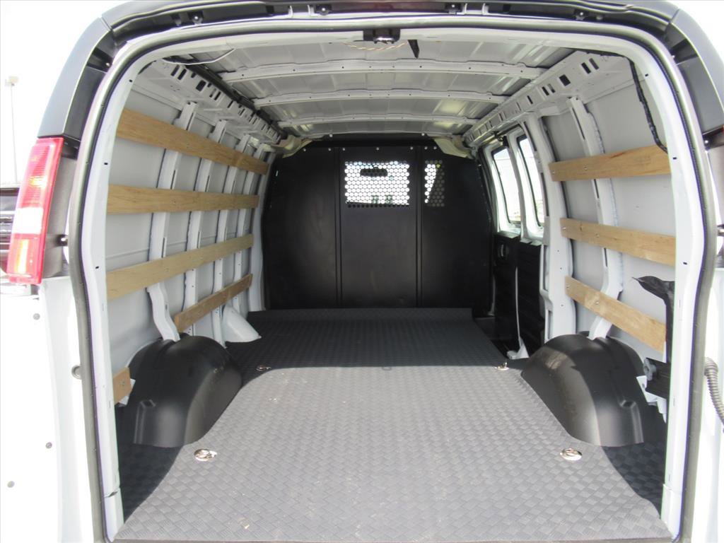 Used 2024 GMC Savana 2500 w/ Driver Convenience Package image 15