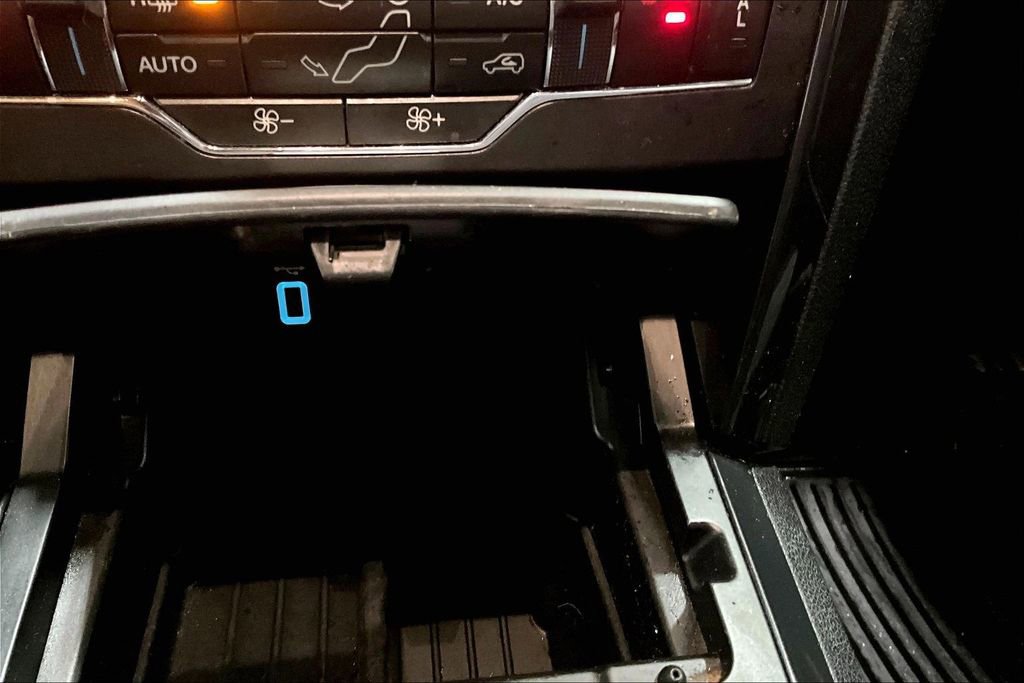 Used 2018 Ford Explorer XLT w/ XLT Appearance Package image 15