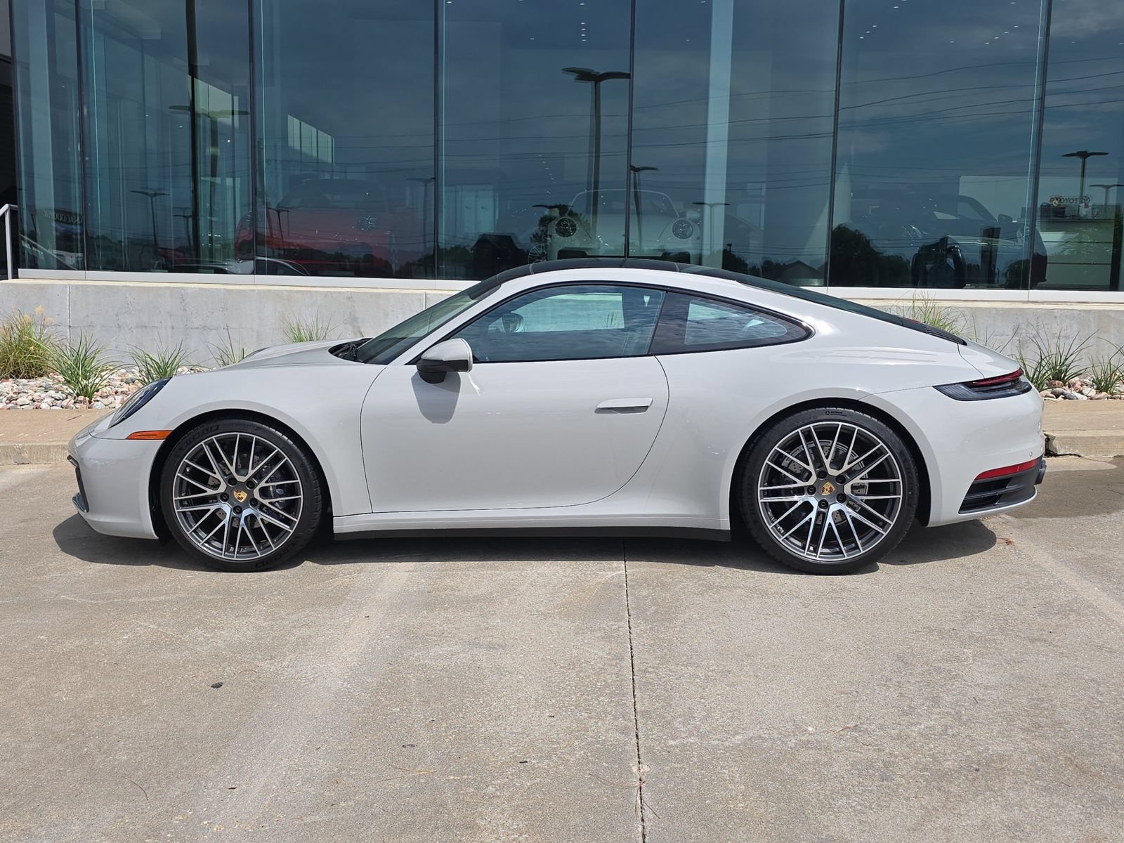Certified 2024 Porsche 911 Carrera 4 AWD/4WD image 2