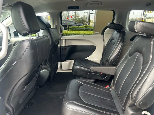 Used 2024 Chrysler Pacifica Touring-L image 9