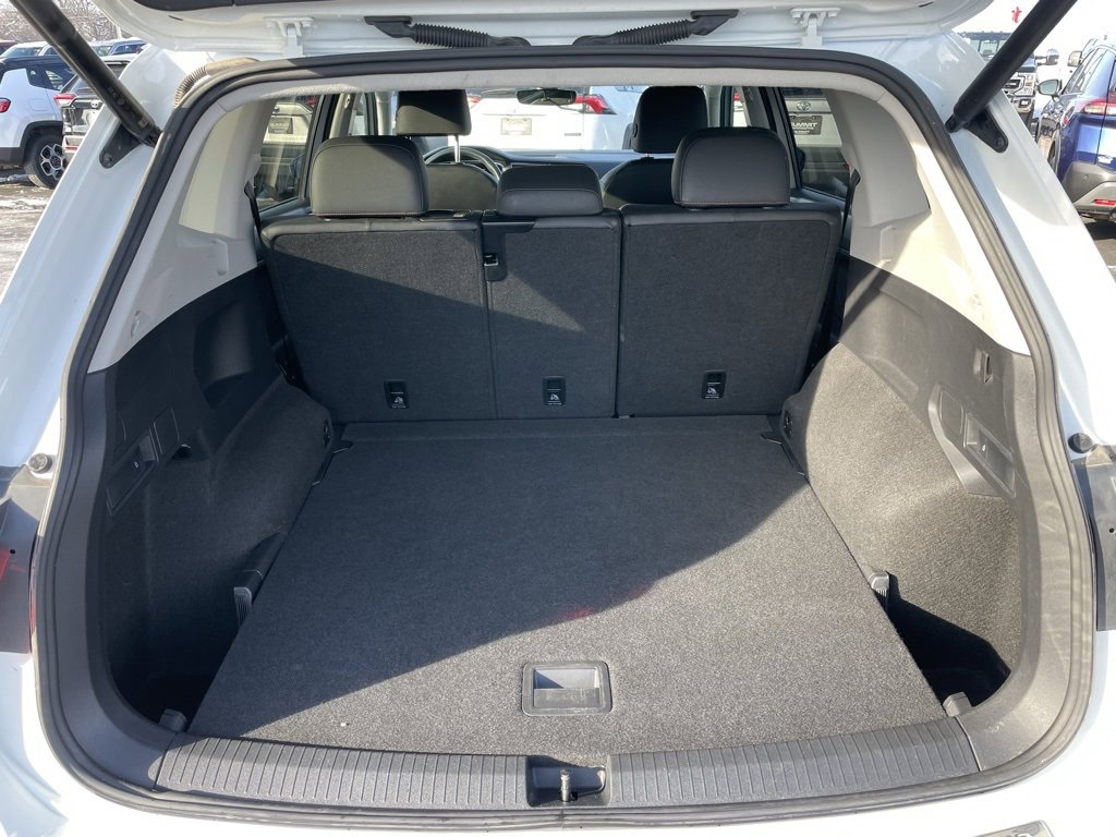 Used 2024 Volkswagen Tiguan Wolfsburg Edition image 31