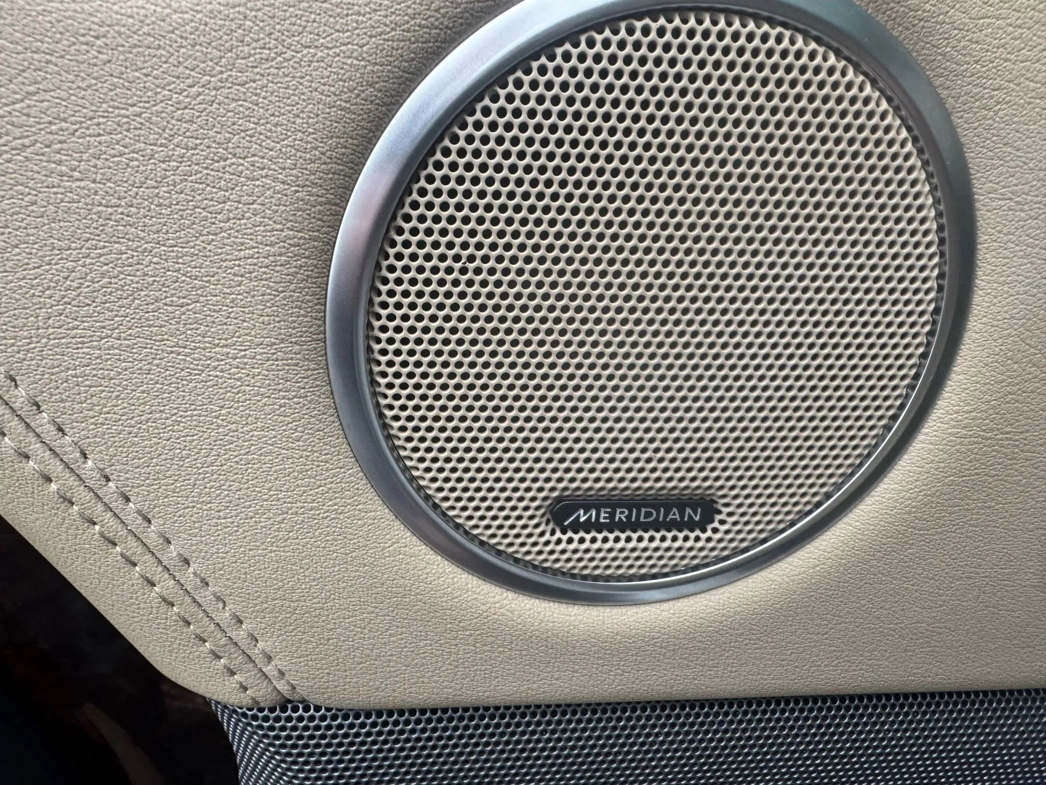 Used 2019 Land Rover Range Rover HSE image 17