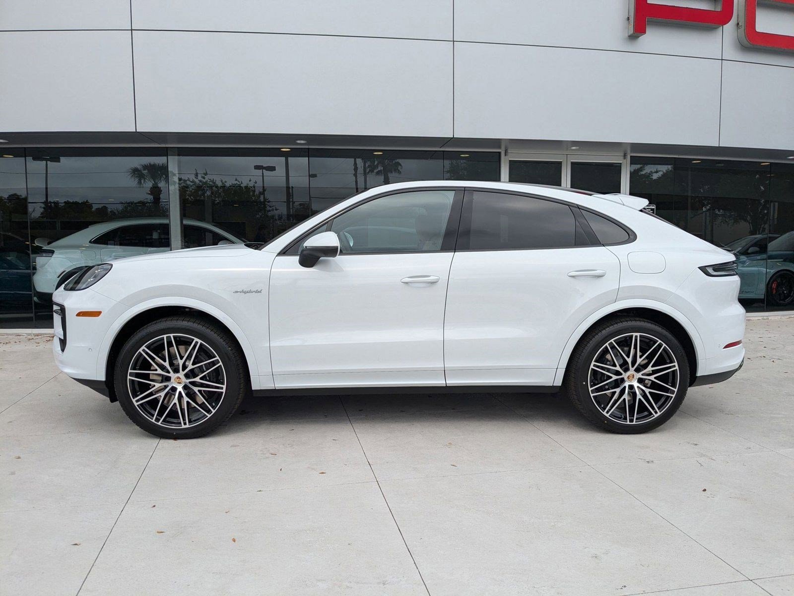 Certified 2025 Porsche Cayenne E-Hybrid image 2