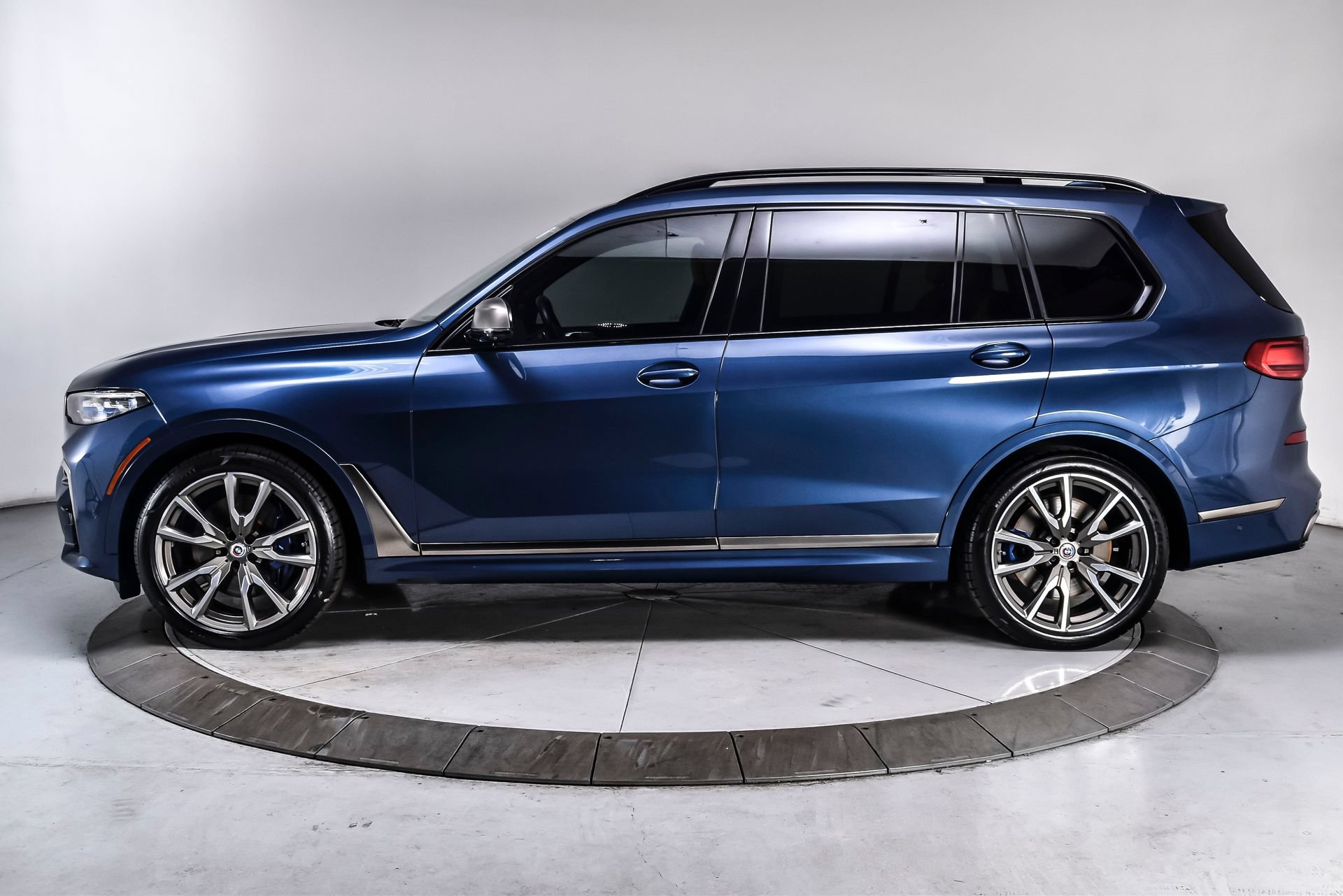 Used 2022 BMW X7 M50i w/ Dynamic Handling Package AWD/4WD image 3