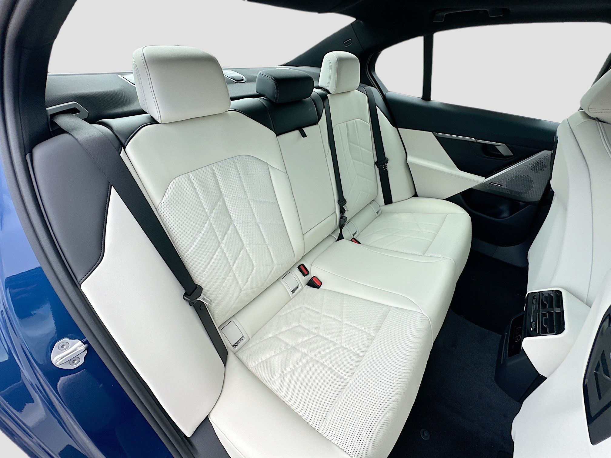 New 2026 BMW 530i w/ Premium Package RWD image 22