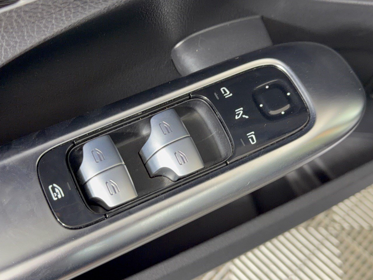 Used 2023 Mercedes-Benz C 300 Sedan image 15