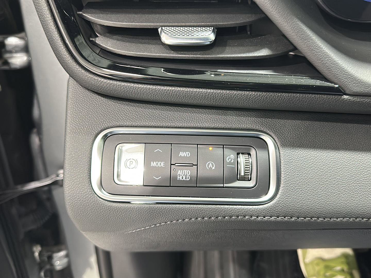 Used 2025 Buick Enclave Avenir w/ Super Cruise Package AWD/4WD image 14
