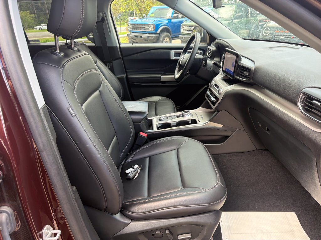 Certified 2023 Ford Explorer XLT w/ Equipment Group 202A AWD/4WD image 28