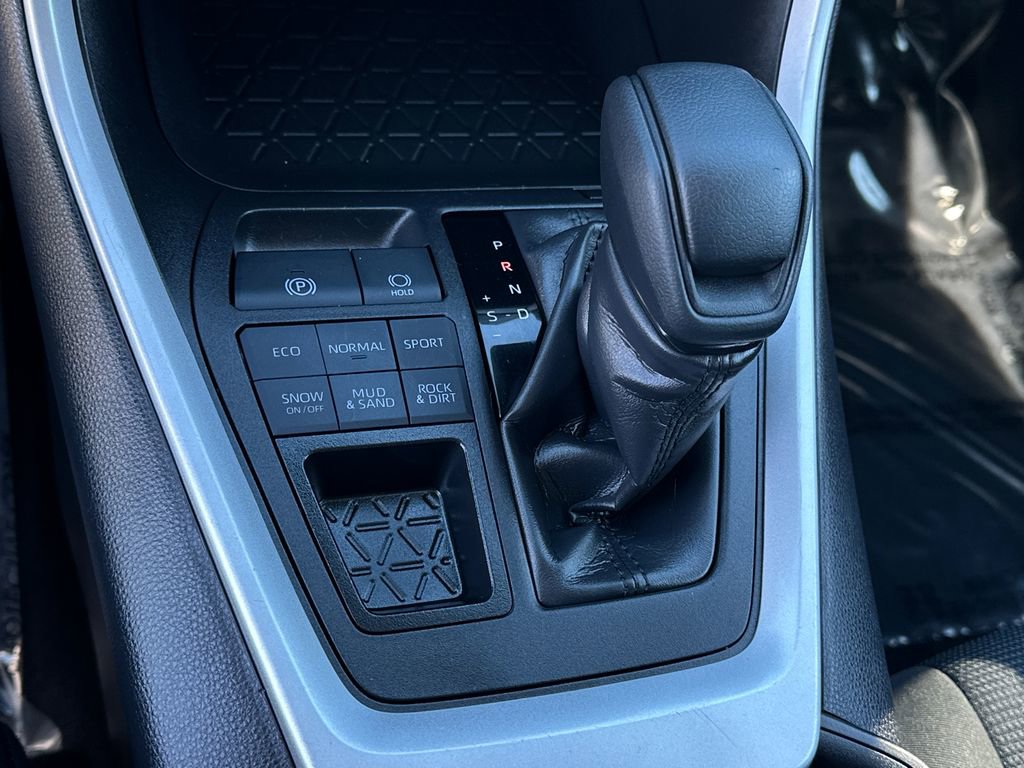 Certified 2025 Toyota RAV4 LE image 26