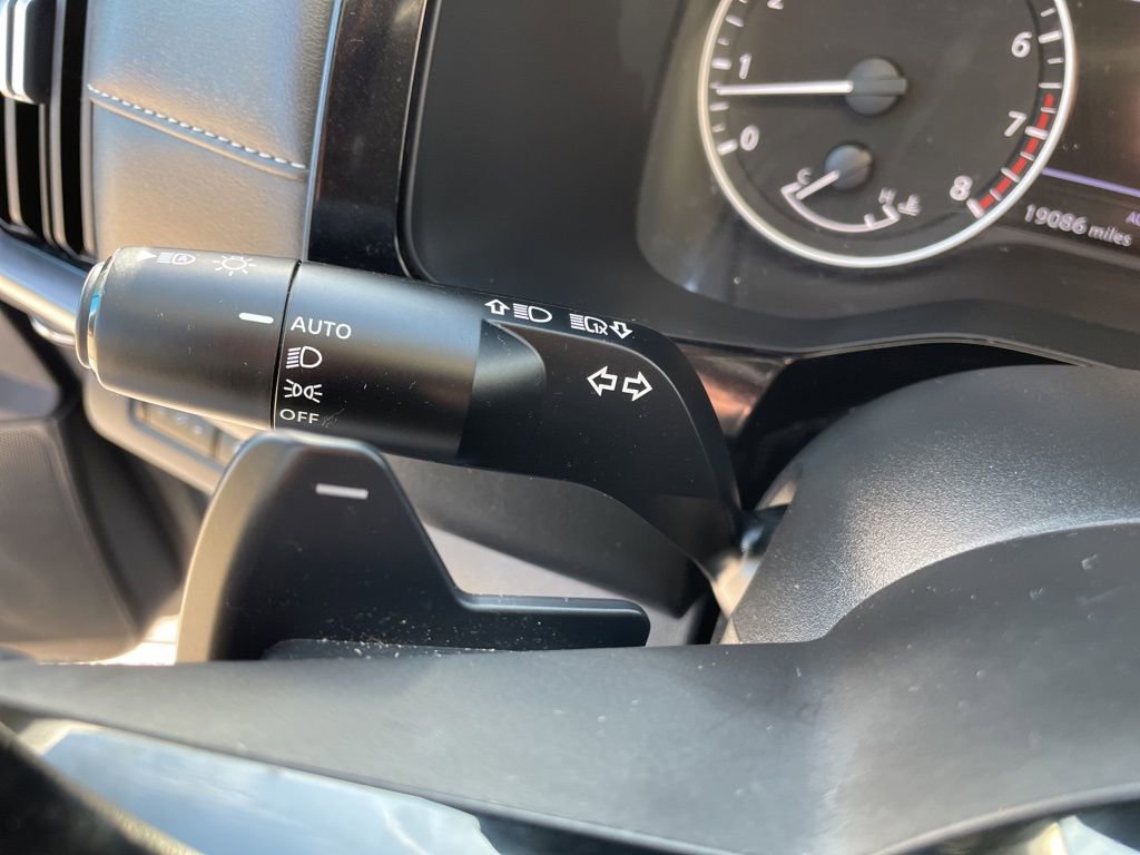 Used 2025 Nissan Pathfinder SL AWD/4WD image 16