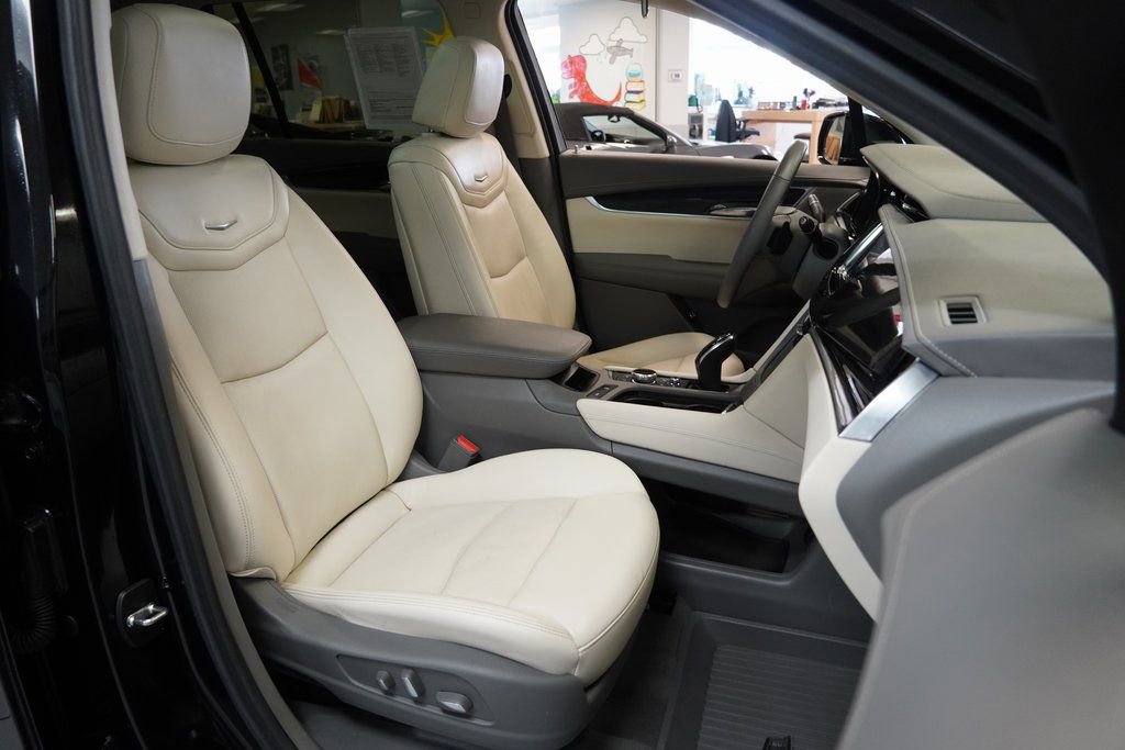 Used 2023 Cadillac XT6 Premium Luxury image 36
