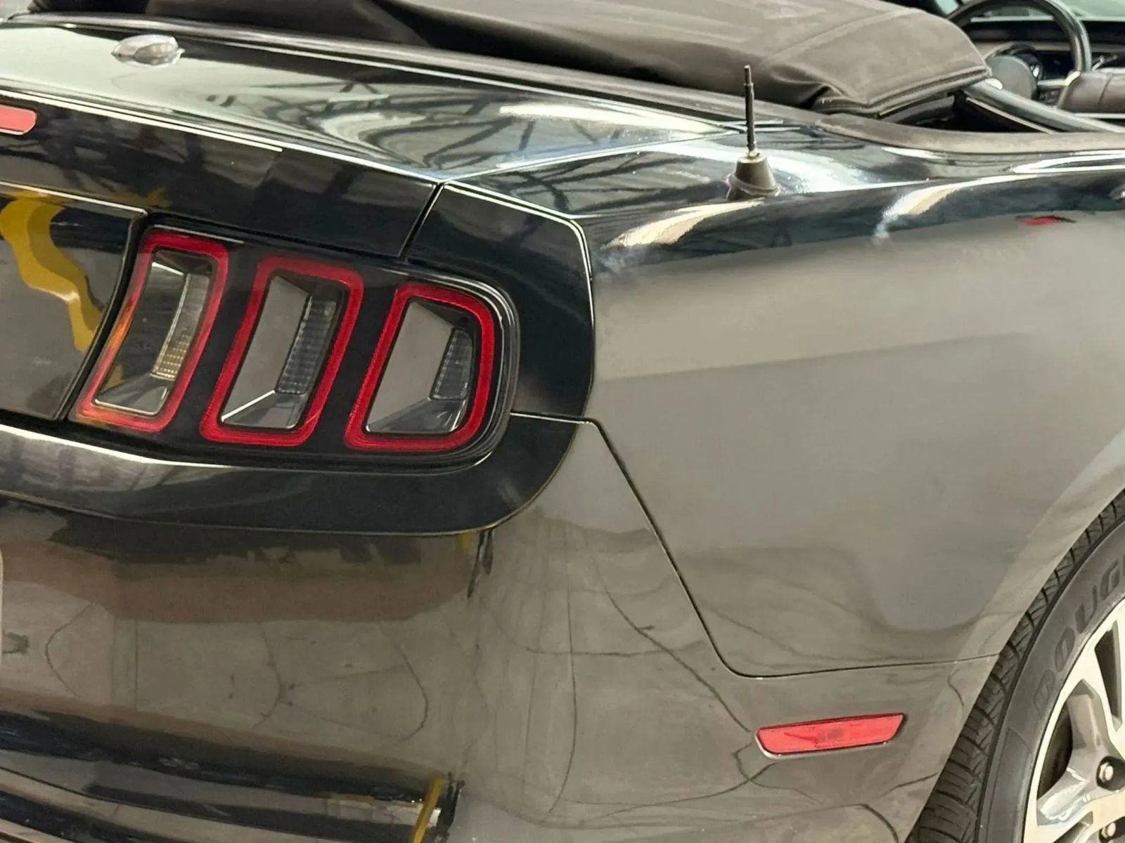 Used 2014 Ford Mustang Premium image 9
