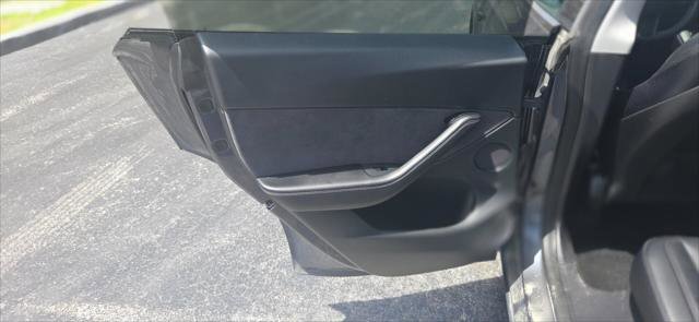 Used 2021 Tesla Model Y Long Range AWD/4WD image 17