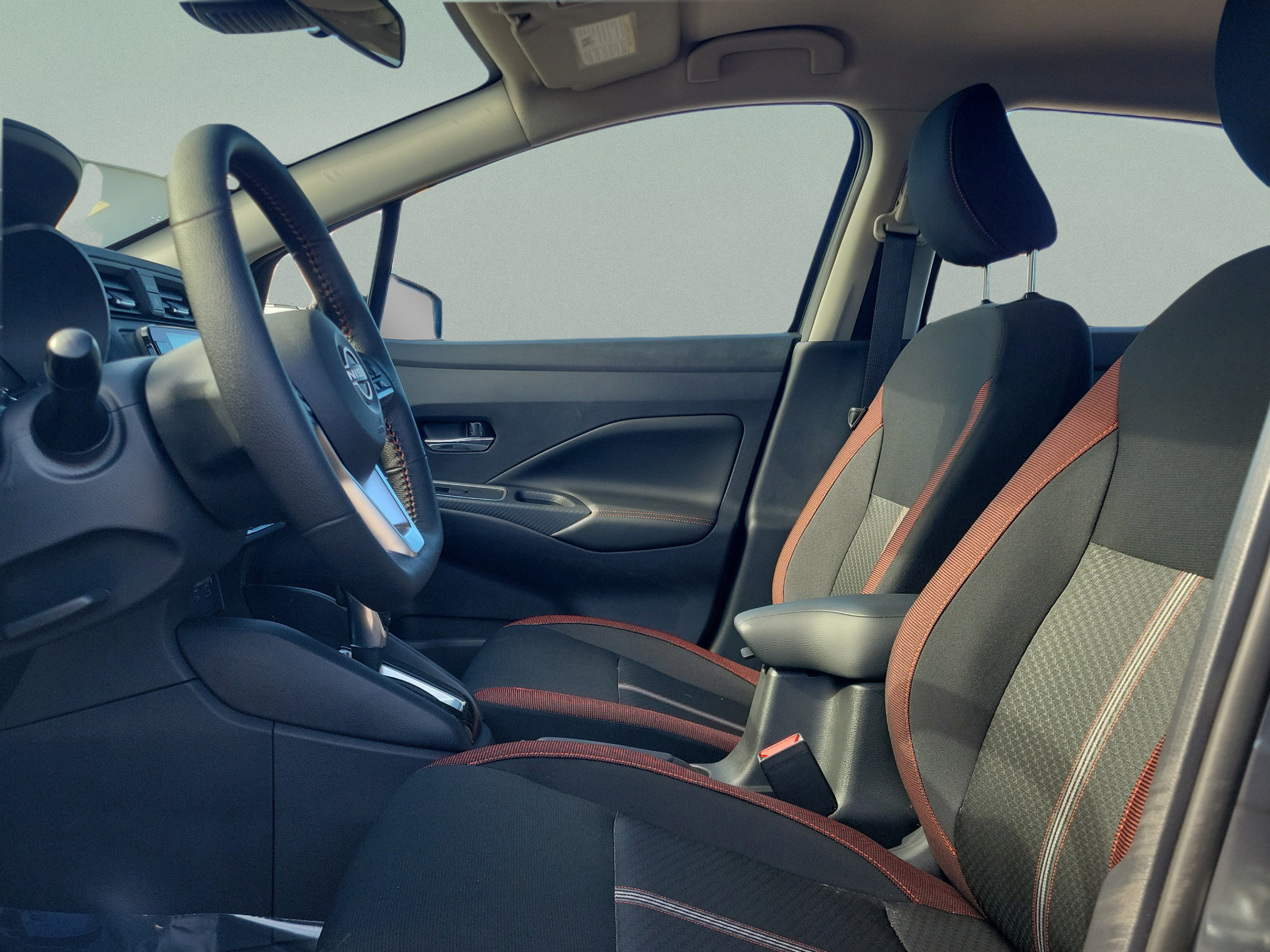 New 2025 Nissan Versa SR w/ Trunk Package FWD image 18