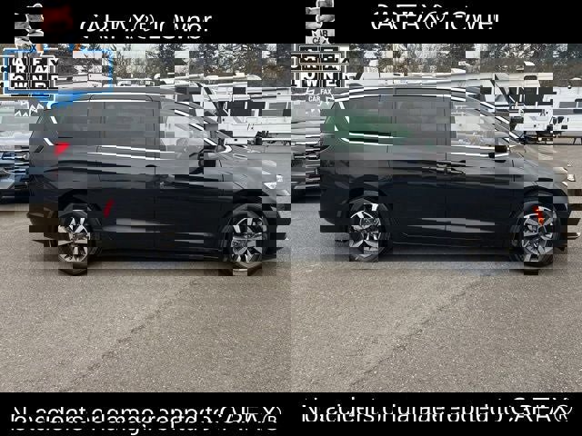 Used 2023 Chrysler Pacifica Touring-L image 5