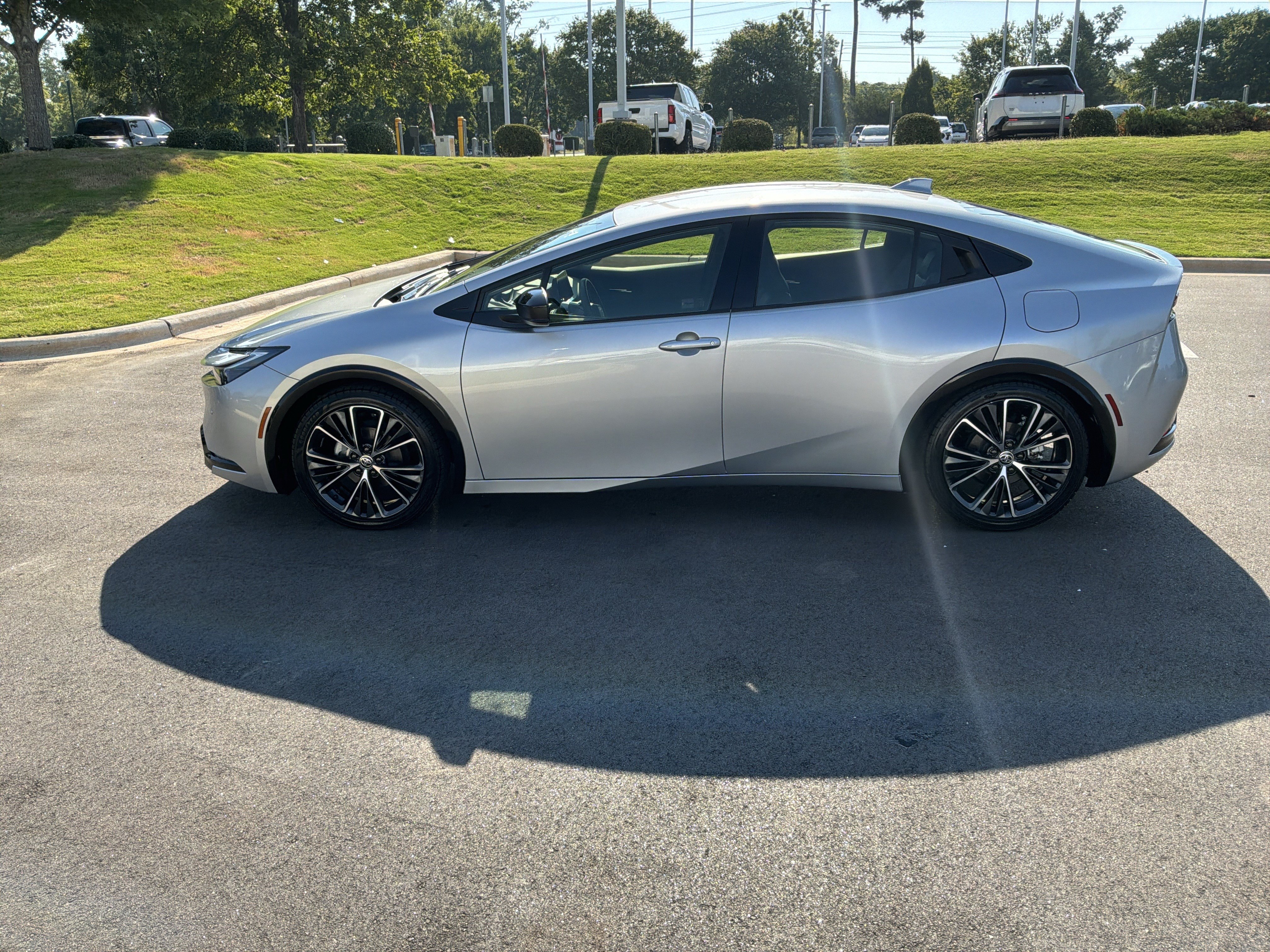 Used 2024 Toyota Prius XLE FWD image 7
