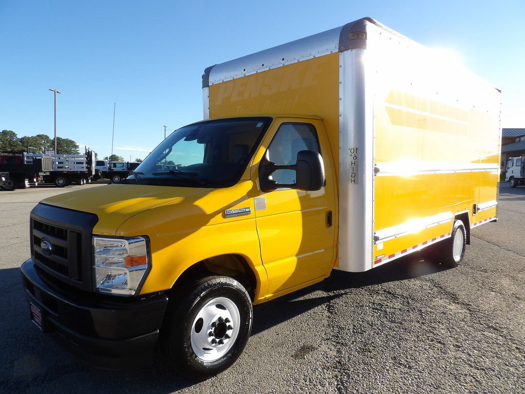 Used 2022 Ford E-350 and Econoline 350 Super Duty RWD image 3