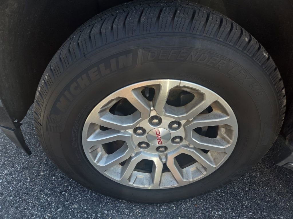 Used 2018 GMC Yukon SLT image 17