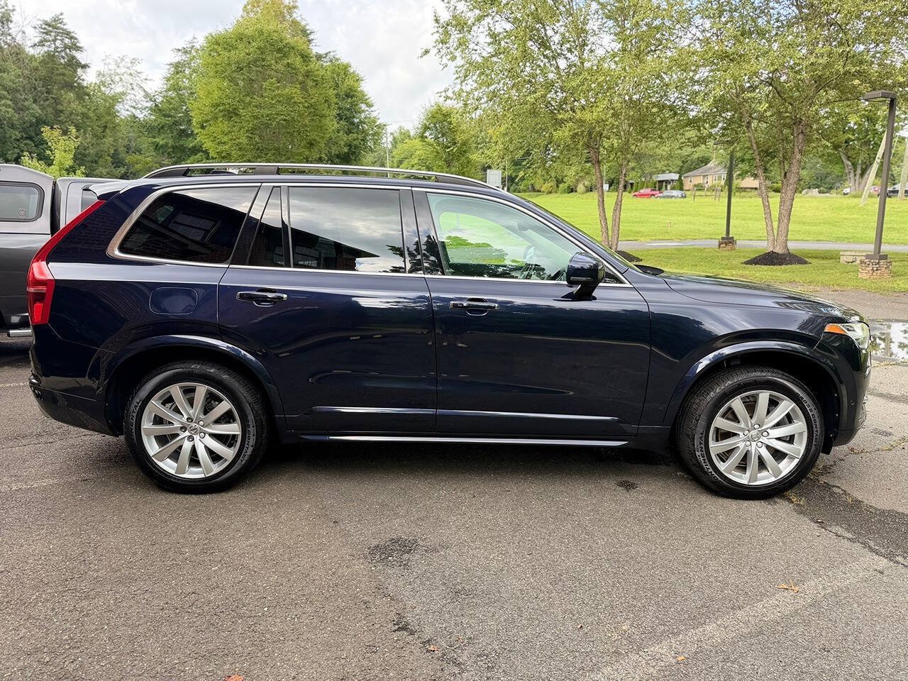 Used 2017 Volvo XC90 T6 Momentum w/ Vision Package AWD/4WD image 8