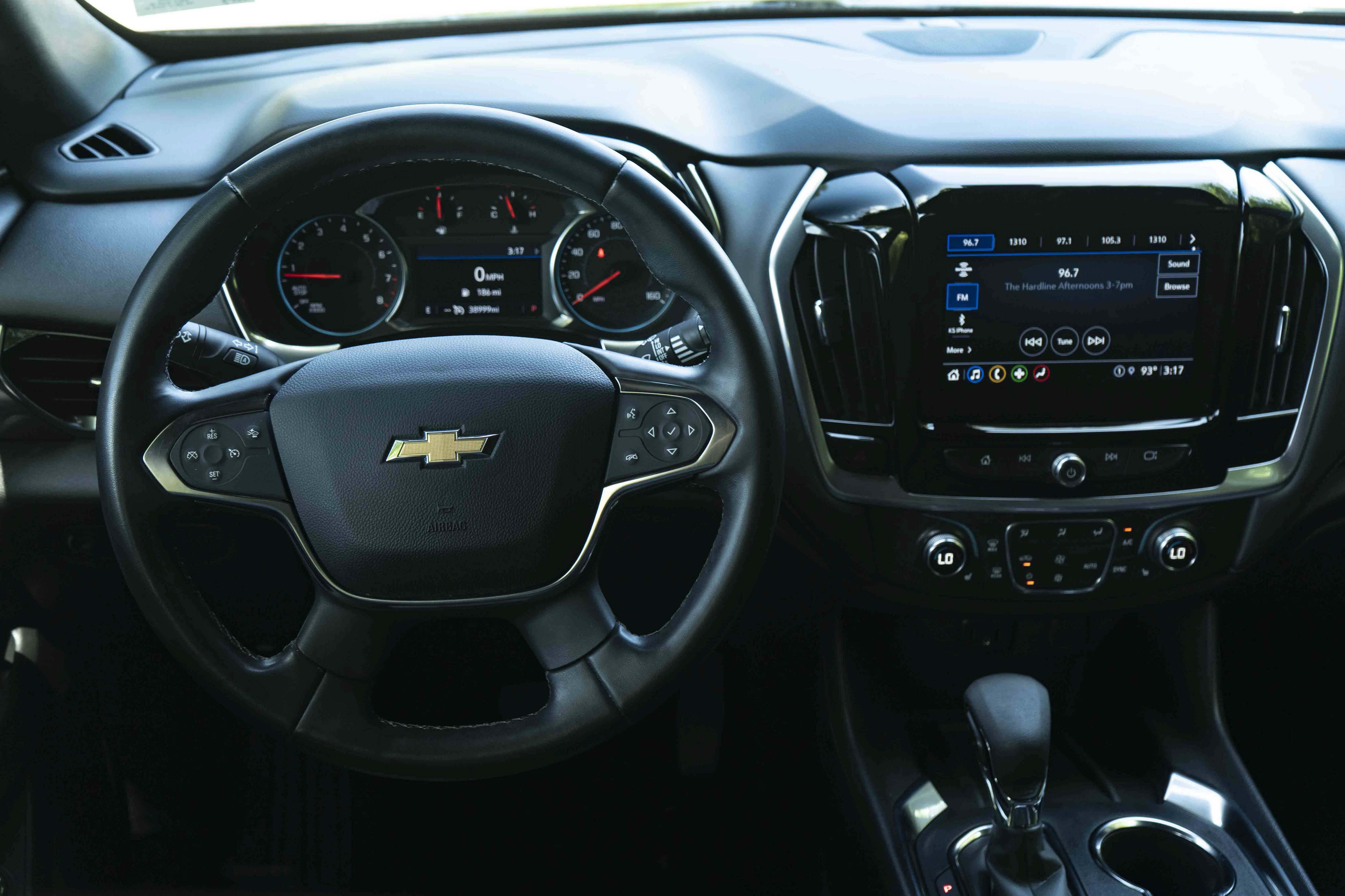 Used 2023 Chevrolet Traverse LT FWD image 18