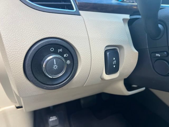 Used 2018 Ford Taurus Limited FWD image 8