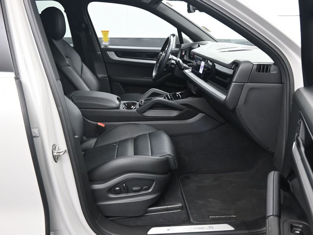 Used 2024 Porsche Cayenne S image 12